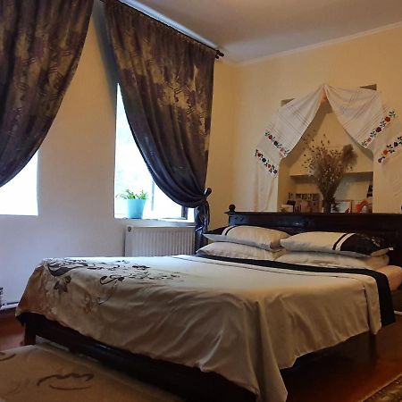 Authentic Apartment In The Centre Chişinǎu Buitenkant foto